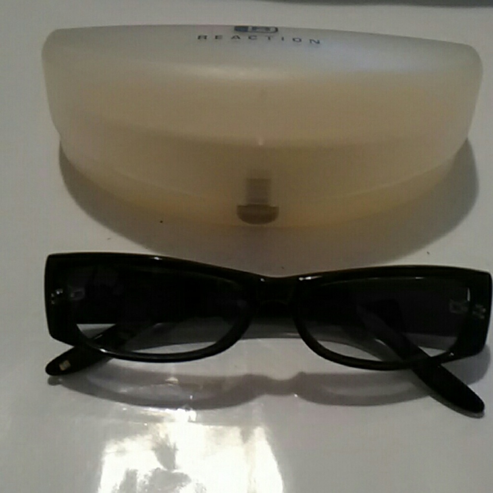 Reaction sunglasses